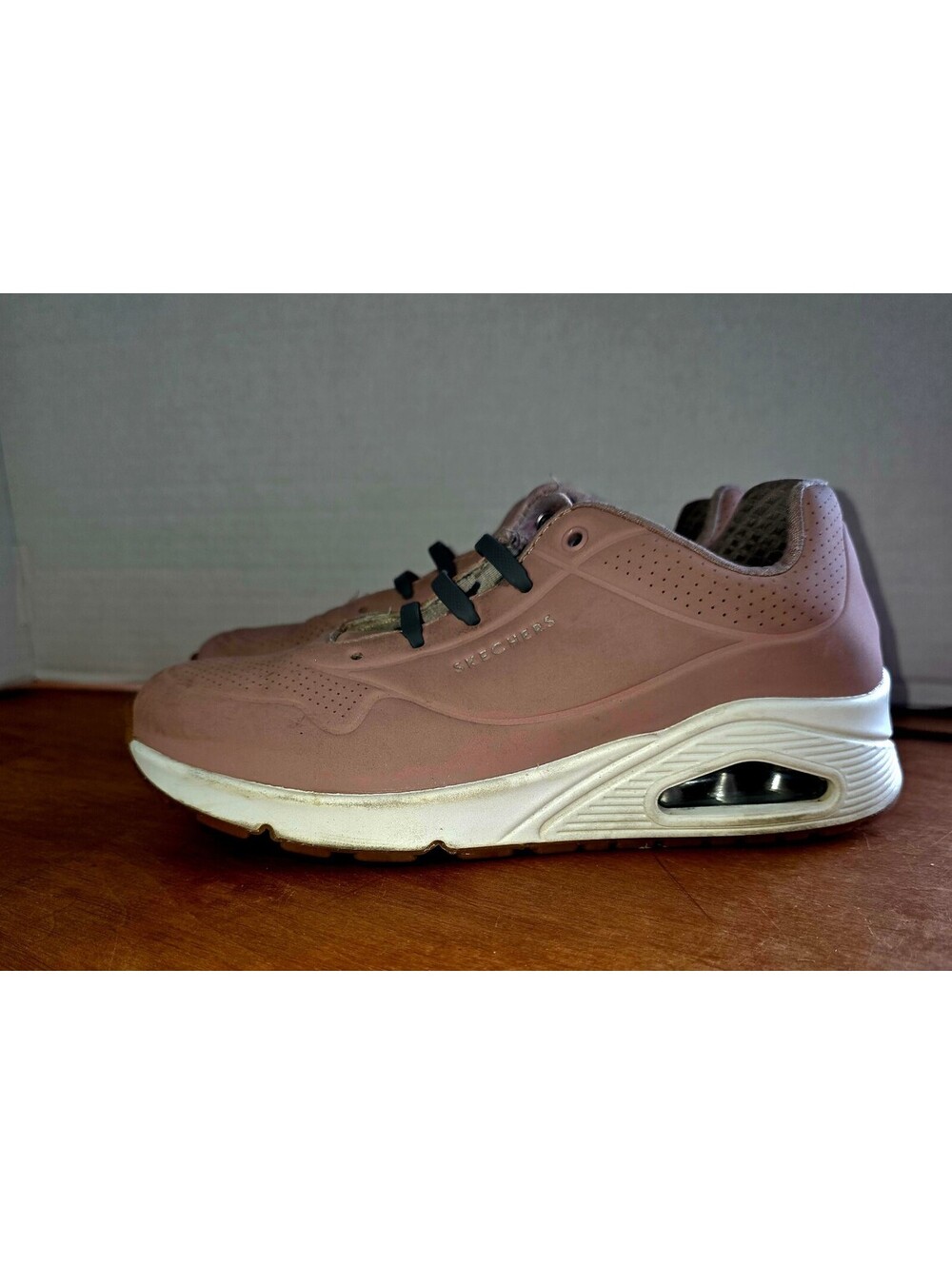 Skechers UNO stand on air sneakers women's size 8.5